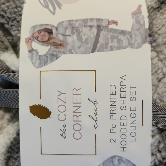Gray Camo Hooded Sherpa Lounge Set Medium - Picture 2 of 4